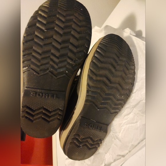 Sorel Winter Boots (Youth Size 5) - Picture 9 of 9